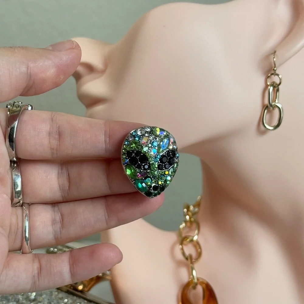 ⚜️❤️🔥 Aliené Rhinestone Brooch 👽💎💚 - Picture 3 of 7
